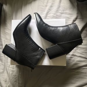 Steve Madden Julianne Black Boots